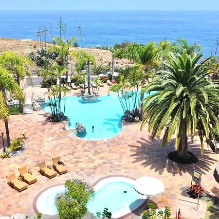 Two Bedrooms With Stunning Views *