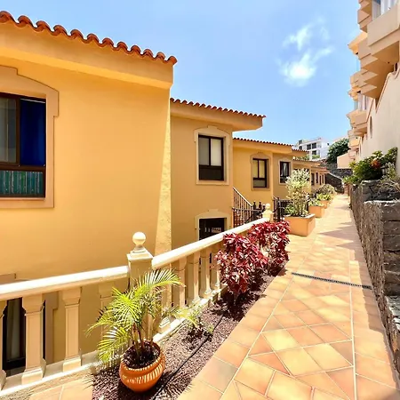 Two Bedrooms With Stunning Views Apartment *