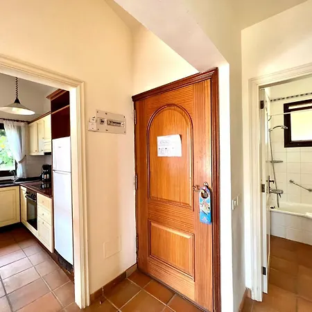 Two Bedrooms With Stunning Views Apartment *