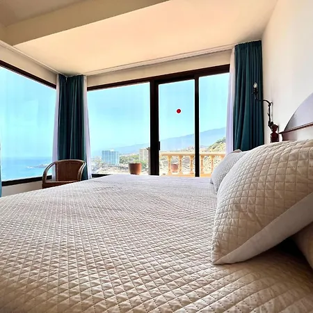 Two Bedrooms With Stunning Views Apartment *